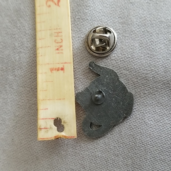 Pewter tone TEA POT lapel pin - Picture 2 of 2